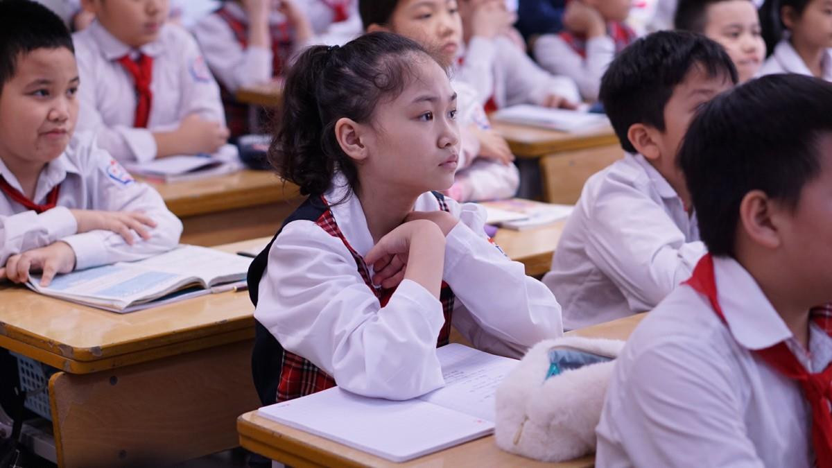 Đột nhập lớp học 'hai cao thủ' tặng hoa Chủ tịch Kim Jong-un ảnh 12