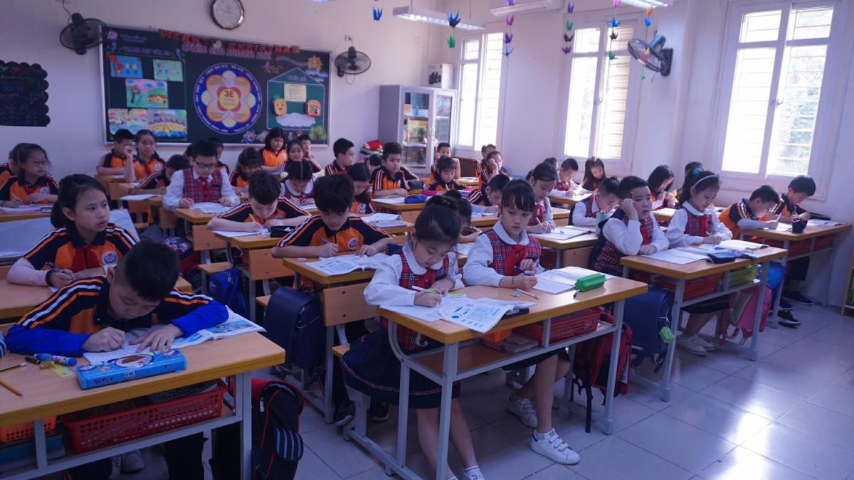 Đột nhập lớp học 'hai cao thủ' tặng hoa Chủ tịch Kim Jong-un ảnh 6