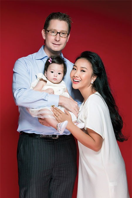 Ca sĩ Đoan Trang tiết lộ bí quyết 'cưa' chồng Tây ảnh 1