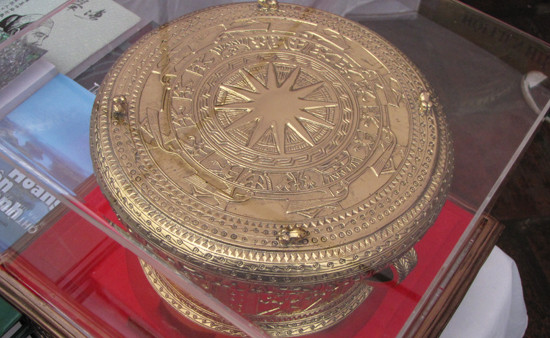 Tỉnh Phú Thọ mang một chiếc trống đồng nhỏ xuống trưng bày. Tỉnh Phú Thọ mang một chiếc trống đồng nhỏ xuống trưng bày