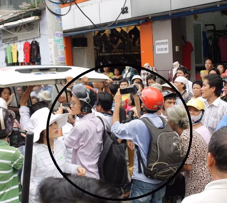 Giới truyền thông đang tác nghiệp tại hiện trường - ảnh T.H.V