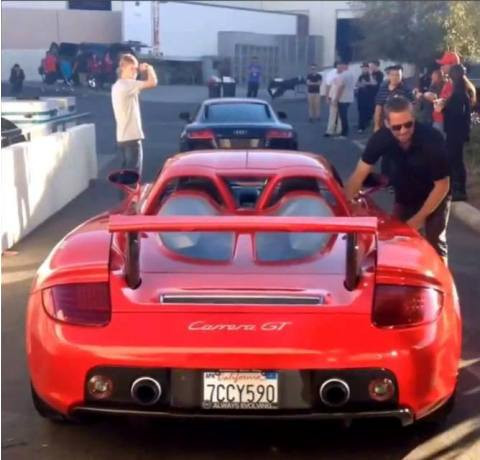 Chiếc Posche Carrera GT cùng Paul Walker trước khi xảy ra tai nạn thảm khốc. Chiếc Posche Carrera GT cùng Paul Walker trước khi xảy ra tai nạn thảm khốc