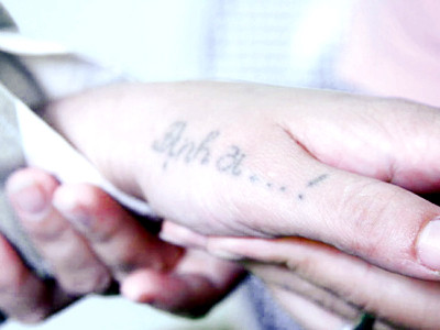 Tiếng gọi chồng khắc khoải của Vũ Thị Duyên Quỳnh được Quỳnh xăm trên tay trong thời gian ở Trại tạm giam Hà Nội