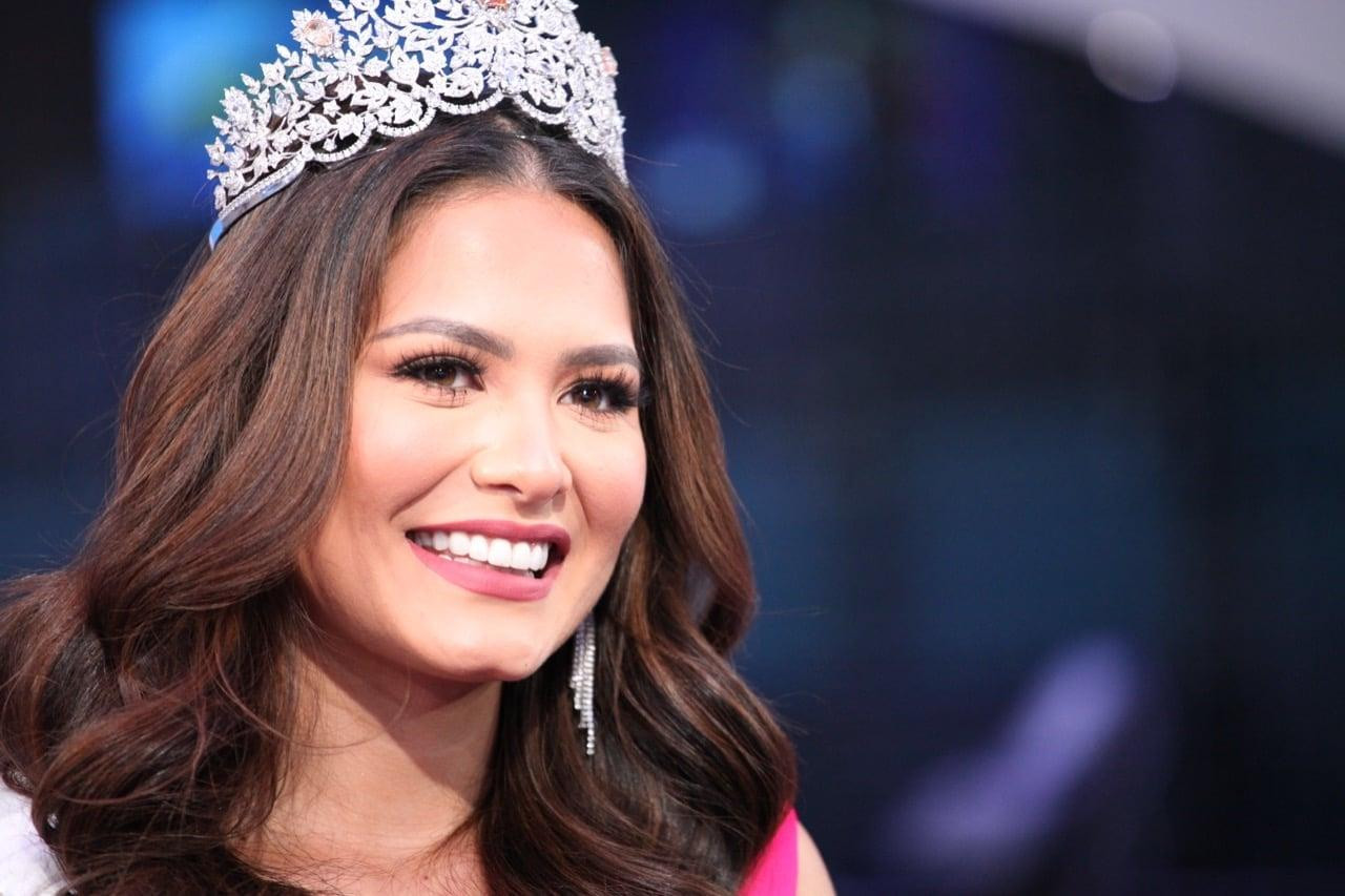 Tân Hoa hậu cũng bị chê tăng cân khiến gương mặt kém thon gọn.