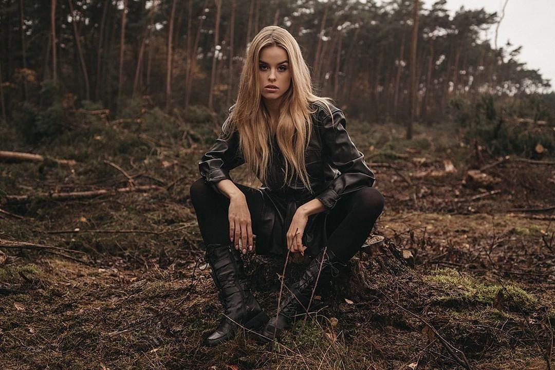 Cô cũng cho biết mình được khơi gợi rất nhiều cảm hứng trong cuộc sống từ âm nhạc và việc làm người mẫu.