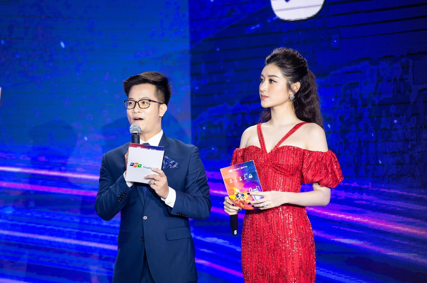 Mới đây, Á hậu Huyền My đảm nhận vai trò MC tại sự kiện bốc thăm vòng loại thứ 3 Fifa World Cup Qatar 2022 và công bố sở hữu bản quyền các giải đấu cấp clb thuộc Liên Đoàn Bóng Đá Châu Âu. Mới đây, Á hậu Huyền My đảm nhận vai trò MC tại sự kiện bốc thăm vòng loại thứ 3 Fifa World Cup Qatar 2022 và công bố sở hữu bản quyền các giải đấu cấp clb thuộc Liên Đoàn Bóng Đá Châu Âu.