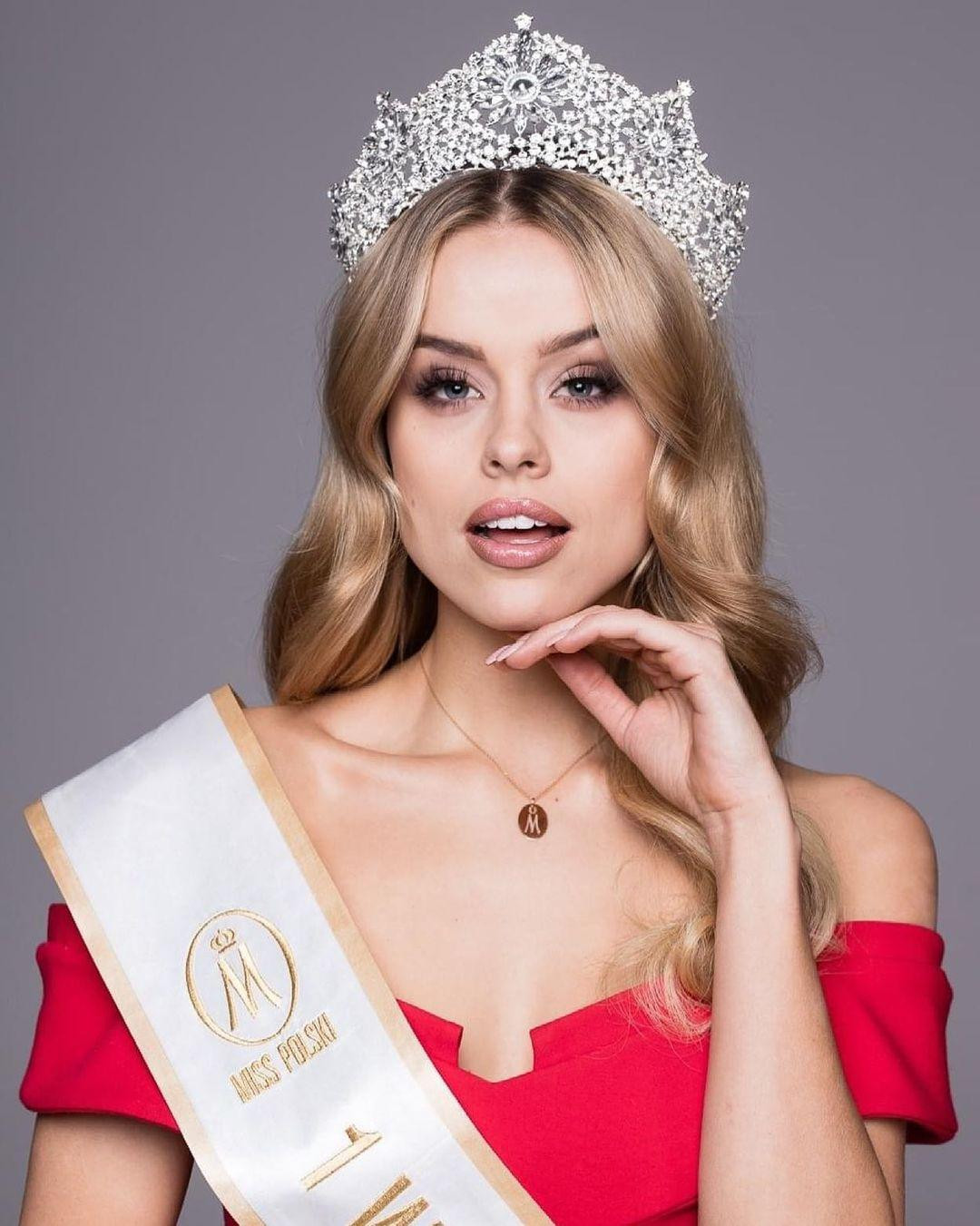 Cô từng giành danh hiệu Miss Wielkopolska Province, sau đó đại diện cho tỉnh này tham dự Miss Polski 2021 và giành ngôi vị Á hậu 1.