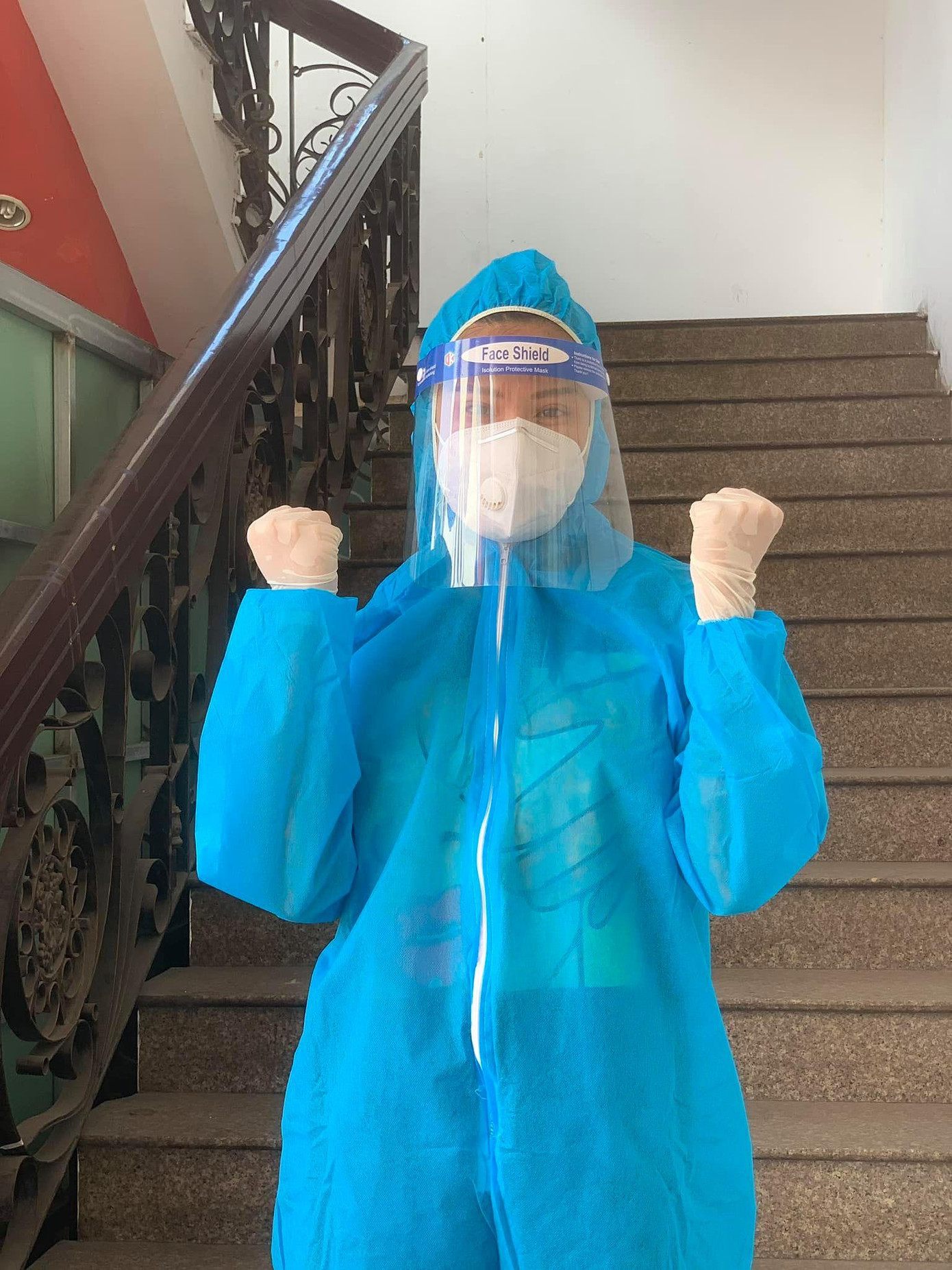 Á hậu Kim Duyên tiếp tục làm tình nguyện viên hỗ trợ đội ngũ y bác sĩ tuyến đầu chống COVID-19 ở TP. HCM.