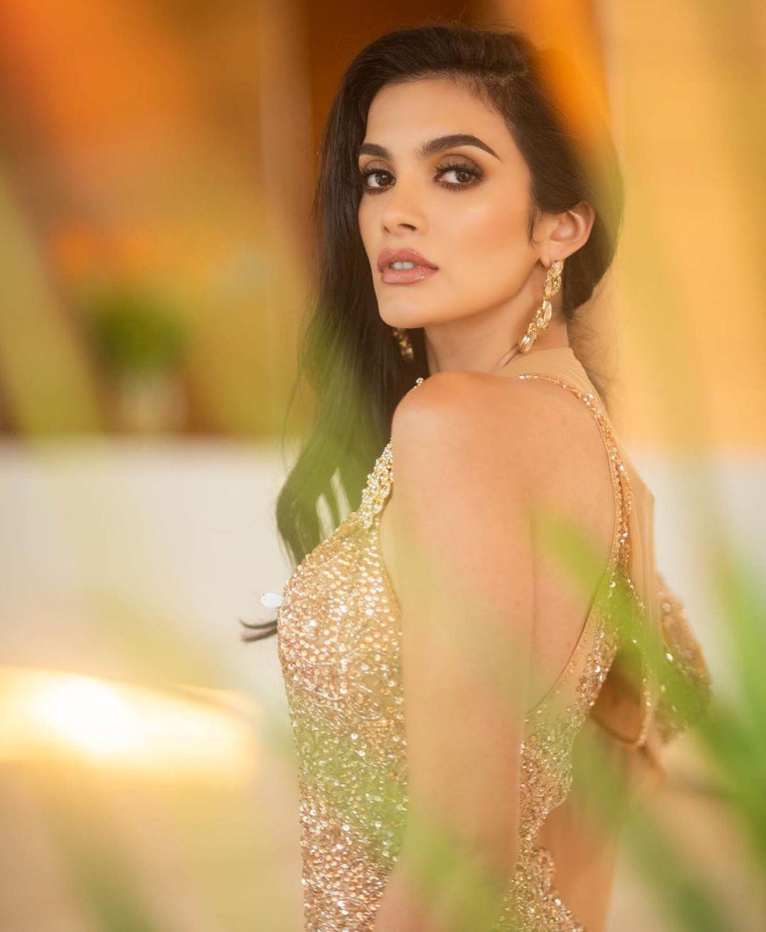 Cô cũng hoạt động sôi nổi trong lĩnh vực kinh doanh. Cô mở một nhà hàng tại quê nhà và khởi nghiệp trong lĩnh vực thời trang.