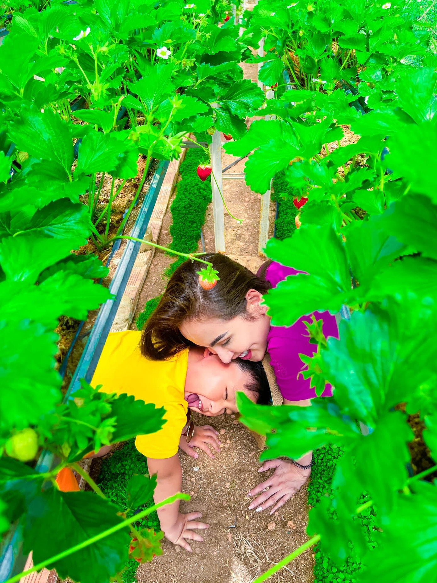 Hoa hậu Diễm Hương khoe ảnh cực đáng yêu bên quý tử. Hoa hậu Diễm Hương khoe ảnh cực đáng yêu bên quý tử.