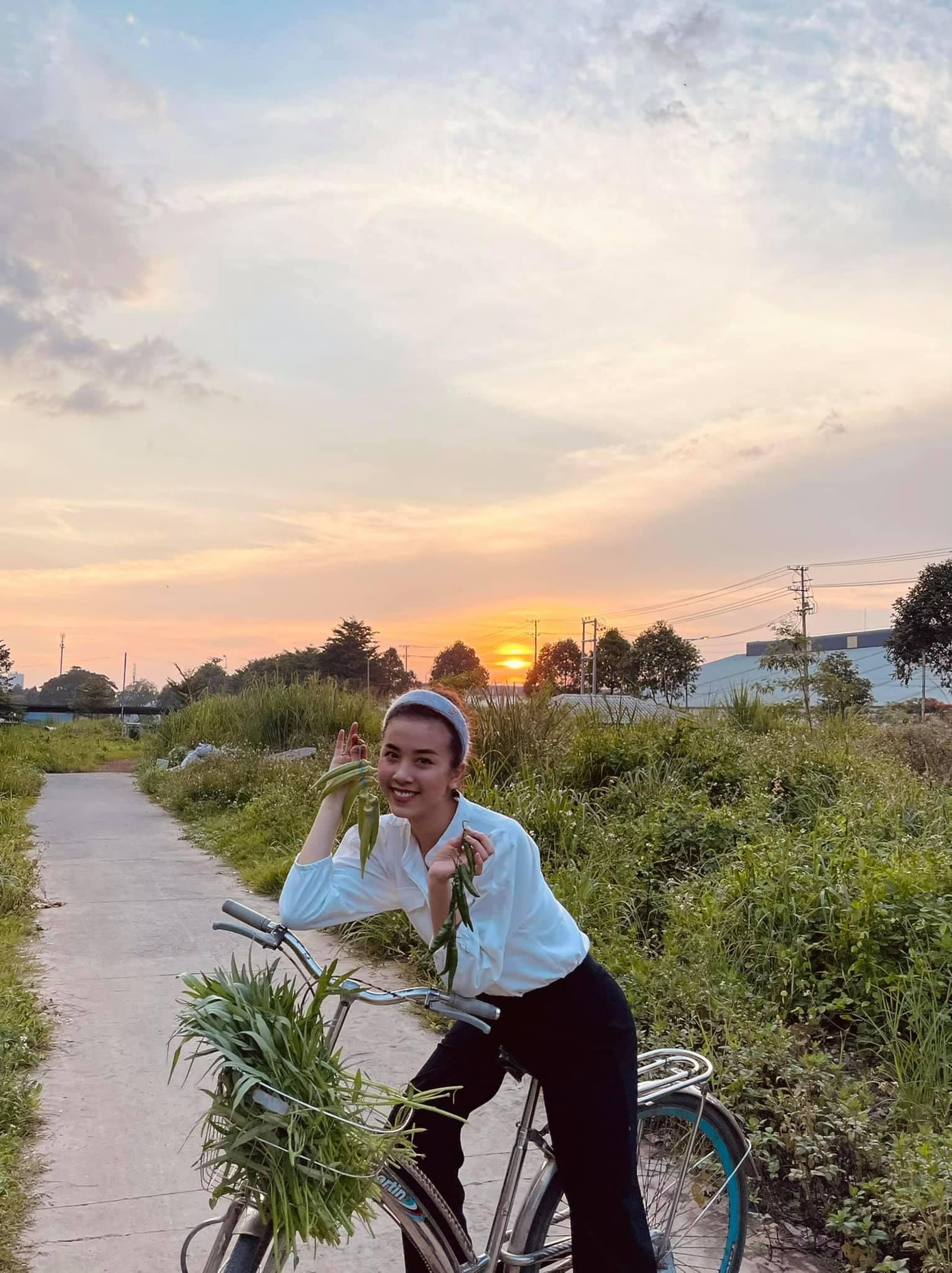 Á hậu Thuý An tận hưởng khung cảnh yên bình nơi quê nhà. Á hậu Thuý An tận hưởng khung cảnh yên bình nơi quê nhà.