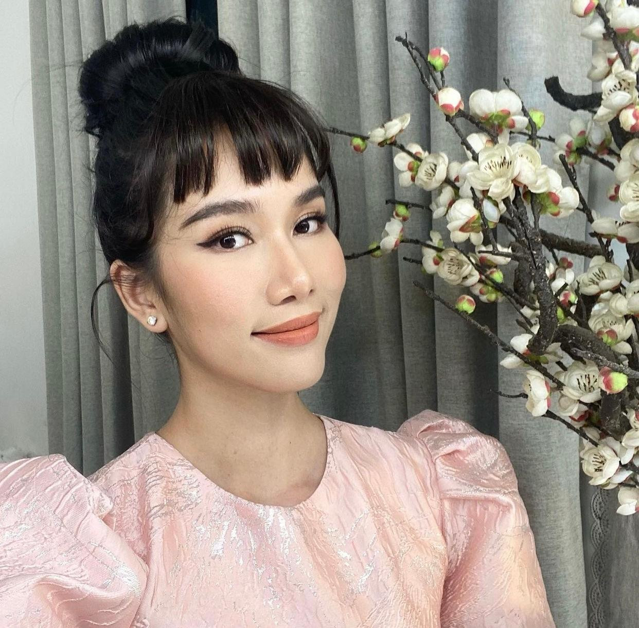 Nàng Á hậu xinh đẹp đang tích cực thay đổi hình ảnh trước khi đến với cuộc thi Hoa hậu Quốc tế vào cuối năm nay.