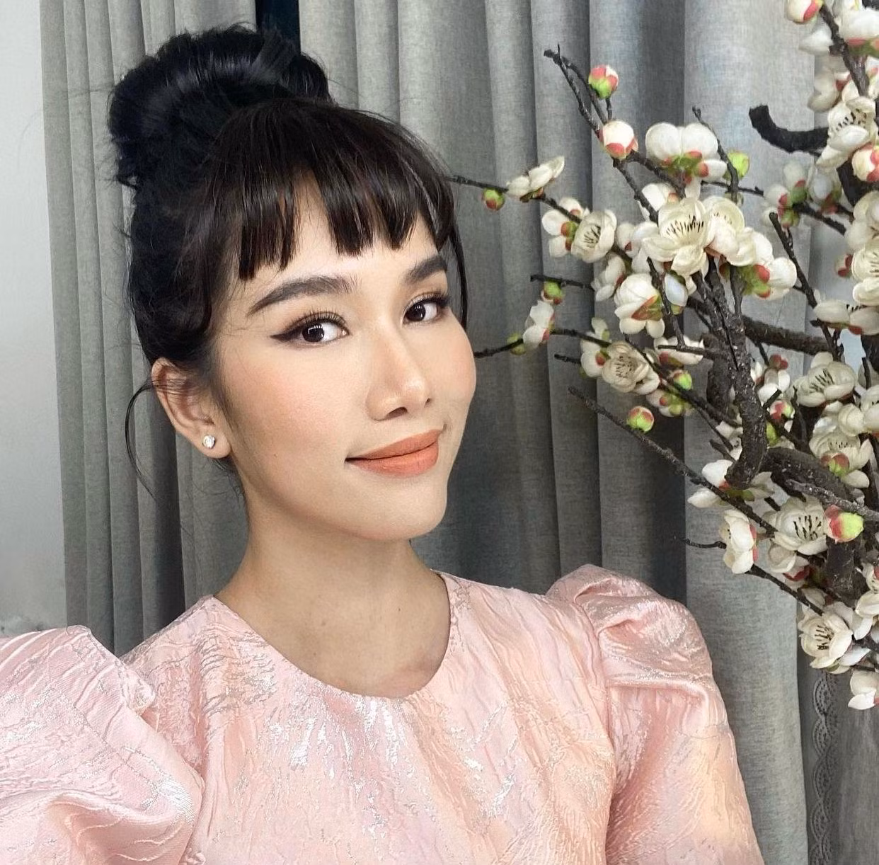 Nàng Á hậu xinh đẹp đang tích cực thay đổi hình ảnh trước khi đến với cuộc thi Hoa hậu Quốc tế vào cuối năm nay.