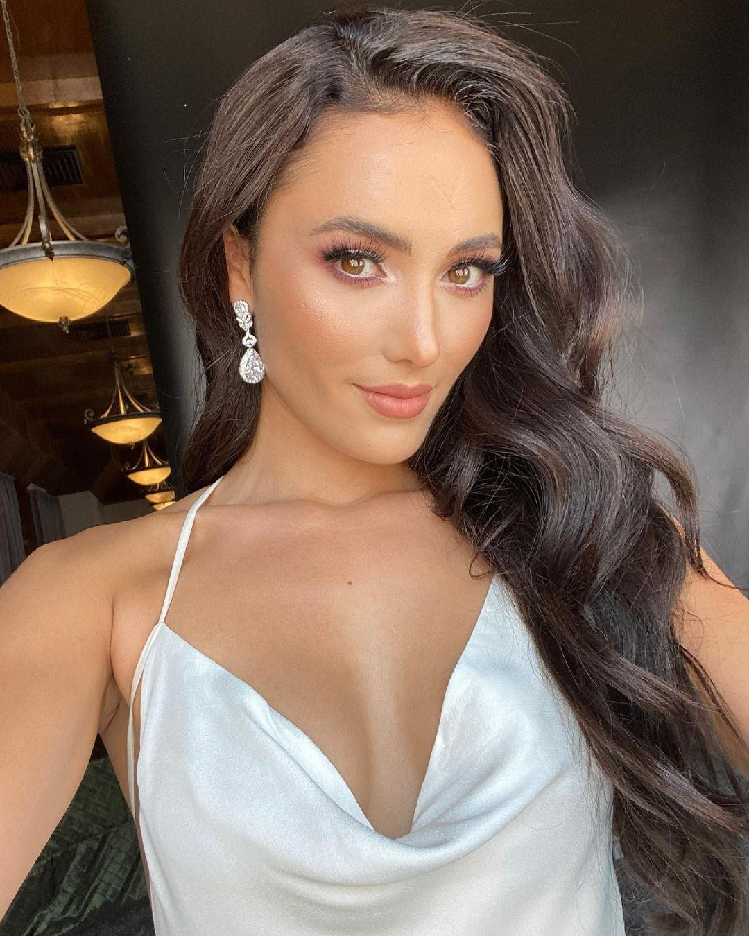 Cô là một nhà diễn thuyết với khả năng ngoại ngữ ấn tượng, cô có thể nói được tiếng Anh, Pháp và Đức.