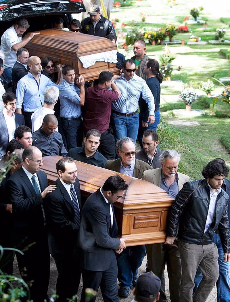 Ngày 10/1/2014, tang lễ của Monica và chồng cũ Thomas Berry được tổ chức tại nghĩa trang Caracas's East Cemetery. Theo ý nguyện của gia đình, phần mộ của hai người được đặt cạnh nhau.