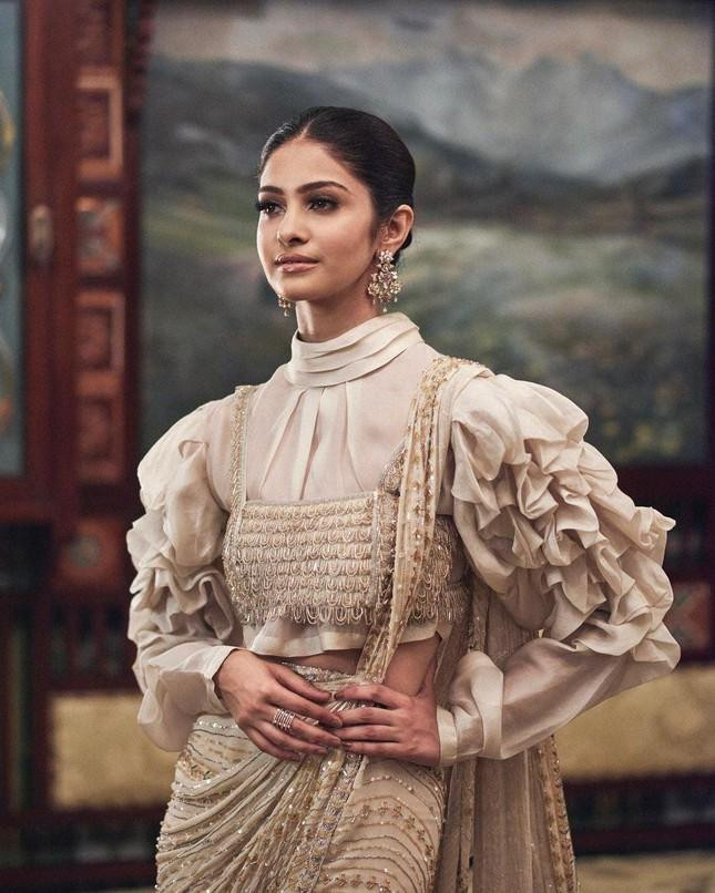 Cô được đánh giá là có vóc dáng chuẩn, quyến rũ cùng gương mặt thanh thuần đúng chuẩn Miss World.