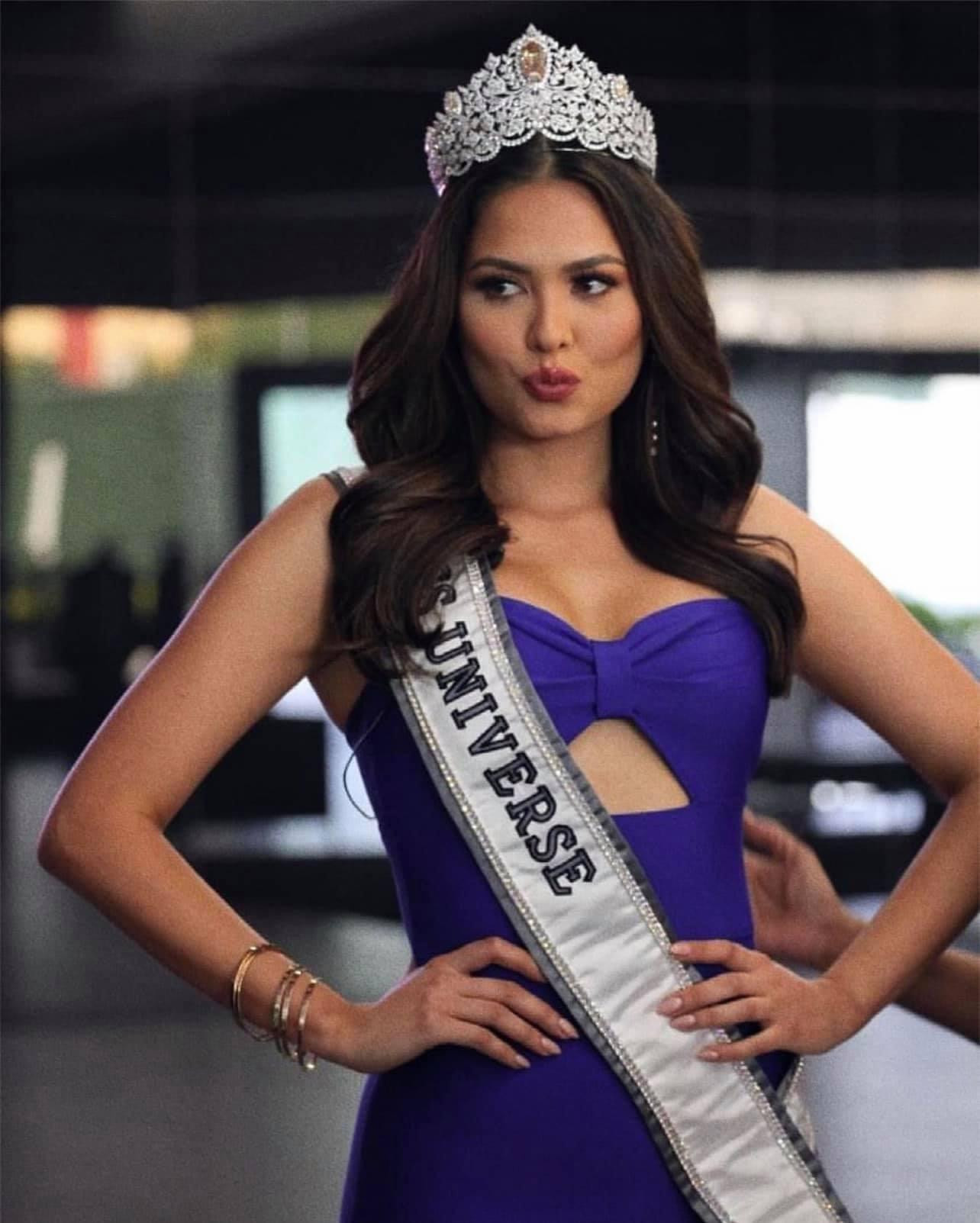 Ngay sau khi trở về quê hương, Andrea Meza tham dự một lịch trình dày đặc.