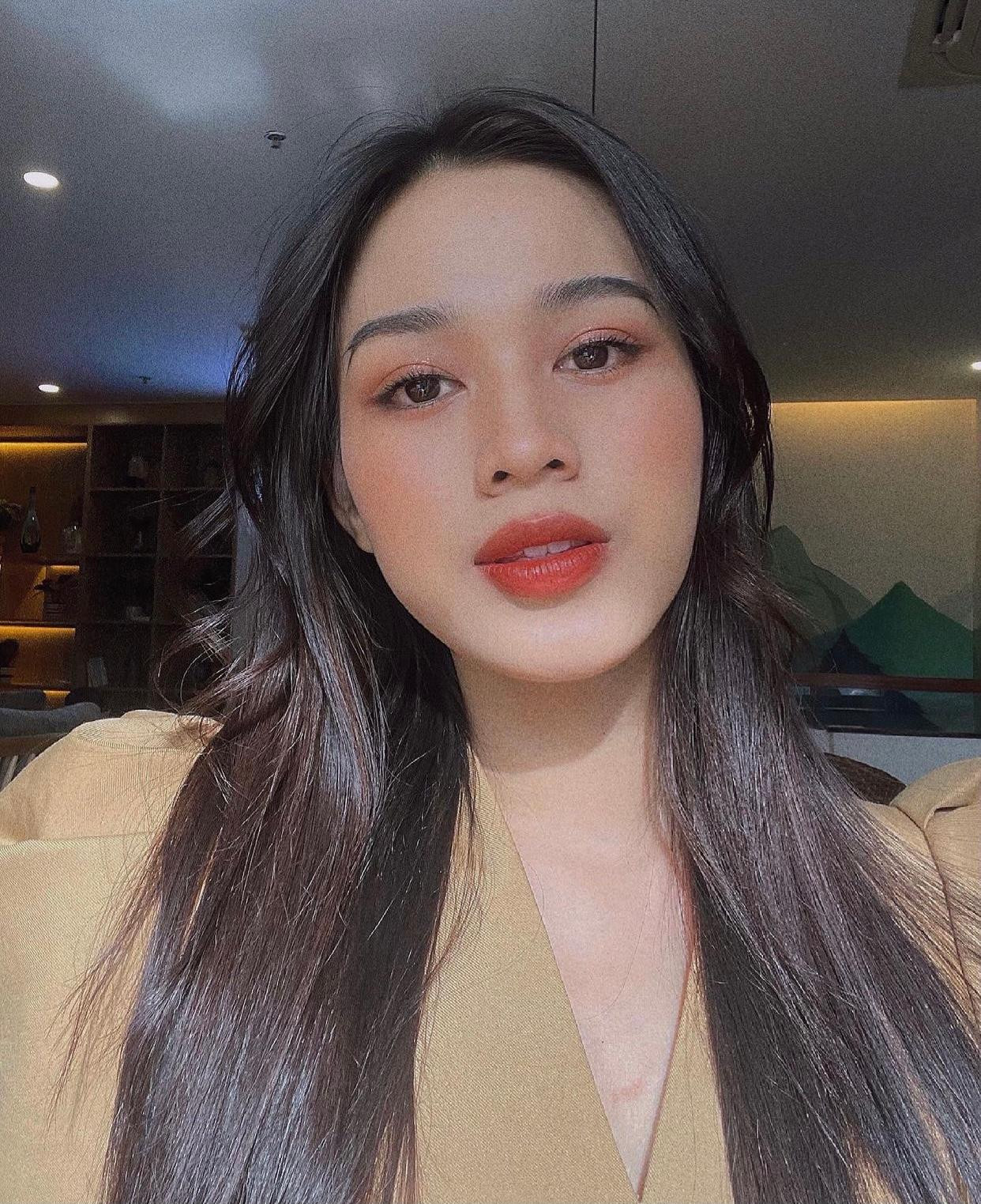 Hoa hậu Đỗ Thị Hà gây thương nhớ với nhan sắc ngọt ngào, quyến rũ. Hoa hậu Đỗ Thị Hà gây thương nhớ với nhan sắc ngọt ngào, quyến rũ.