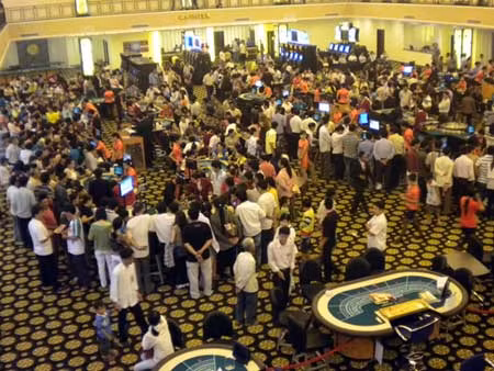 Quang cảnh trong một casino bên Campuchia