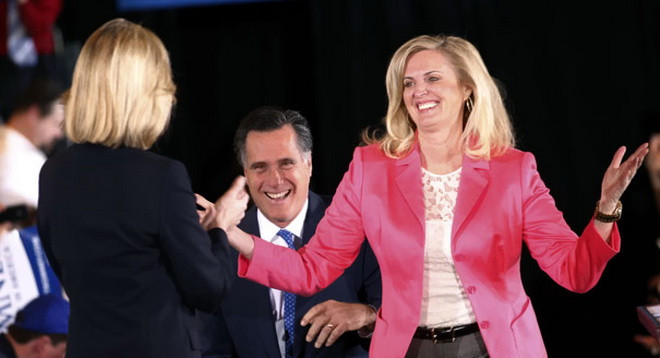 Ann Romney xuất hiện bên chồng trong chiến dịch tranh cử với bộ vest mạnh mẽ đầy cá tính