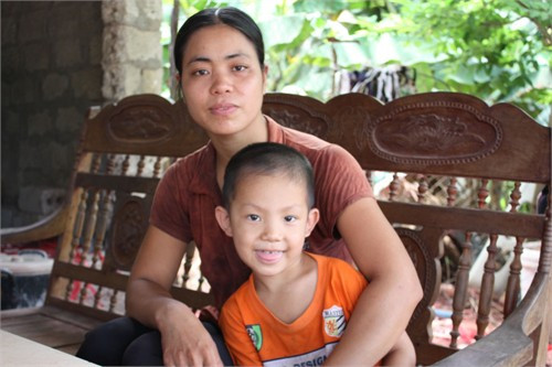 Vợ và con Phạm Văn Phú