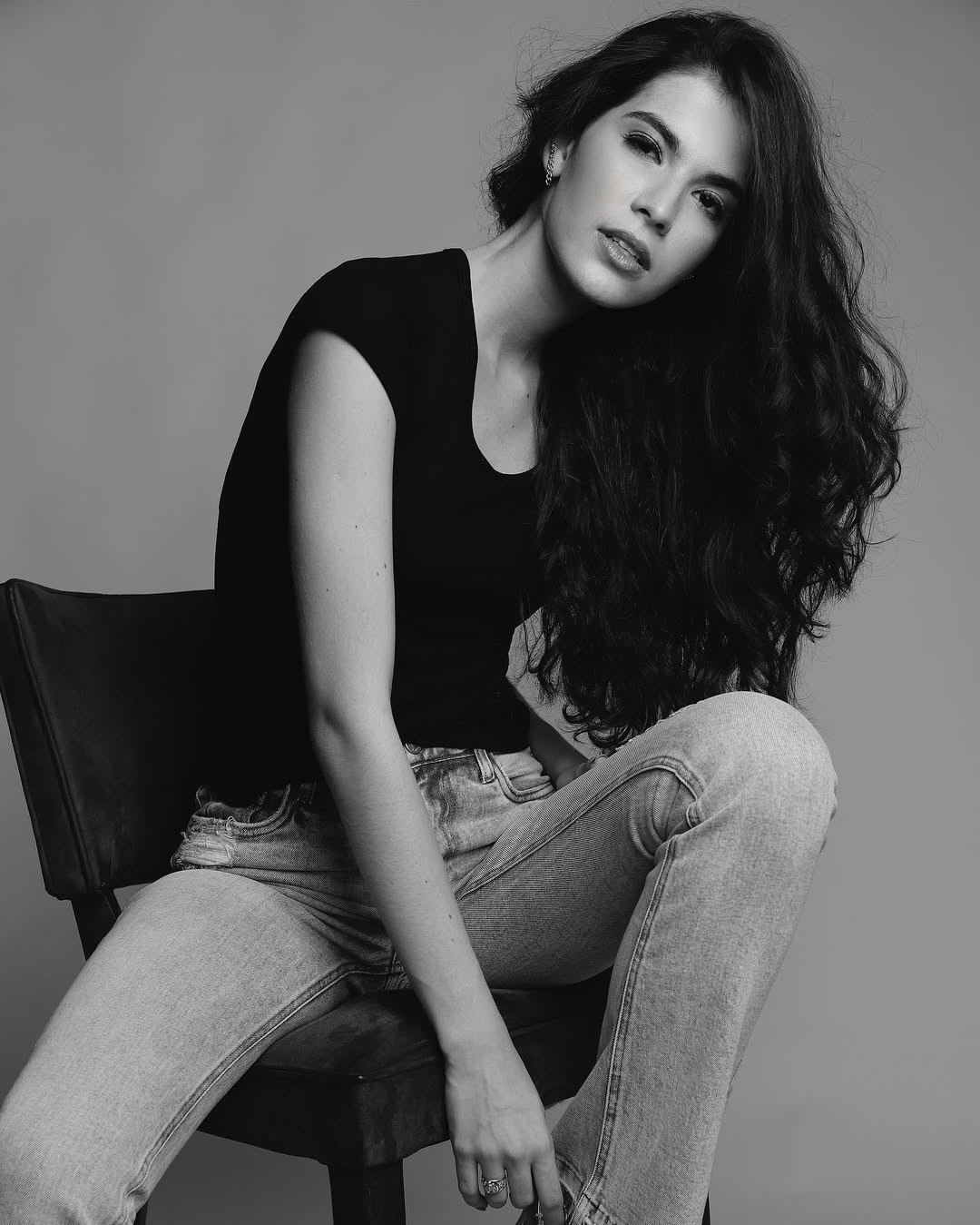 Chung kết Hoa hậu Hoàn vũ 2025 diễn ra tại IMPACT Areana Muang Thong Thani, nơi từng tổ chức chung kết Hoa hậu Hoàn vũ 2018. Giá vé thấp nhất có giá 74 USD (khoảng 1,9 triệu đồng), vé cao nhất có giá 1.475 USD (khoảng 37,5 triệu đồng).