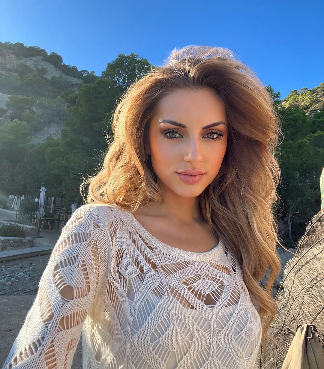 Karen cho rằng bí quyết thành công là ngừng so sánh bản thân với người khác. "Cho đến bây giờ tôi mới sống thật với chính mình. Trước đây tôi luôn so sánh mình với những cô gái khác, nhưng bây giờ tôi chỉ nhìn vào những gì mình đã làm. Mỗi người đều có điểm mạnh và đi theo con đường riêng của mình. Bằng cách tập trung vào con đường mình đã đi, tôi đã tìm ra con đường cho chính mình", người đẹp chia sẻ.