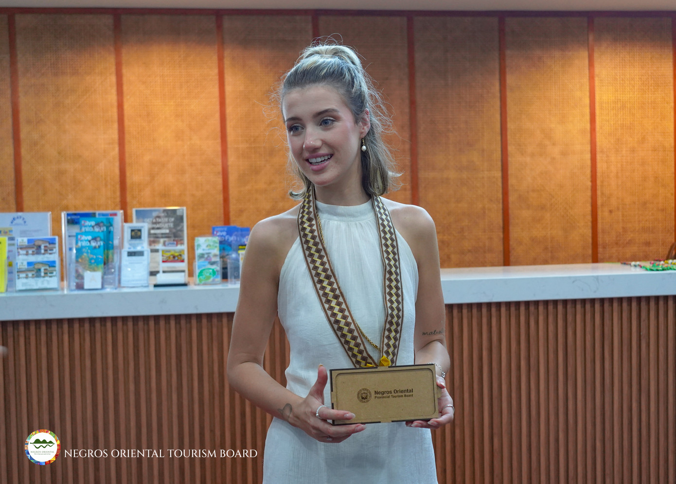 Đương kim hoa hậu Jessica Lane bị chê bai nhan sắc. Đương kim hoa hậu Jessica Lane bị chê bai nhan sắc.