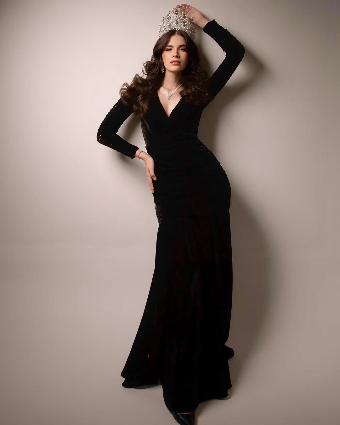 Người đẹp từng giành ngôi á hậu 1 tại Hoa hậu Hoàn vũ Brazil 2021. Năm đó, Maria Gabriela gây tranh cãi khi vượt qua nhiều ứng viên nặng ký để lọt vào top 2 chung cuộc.