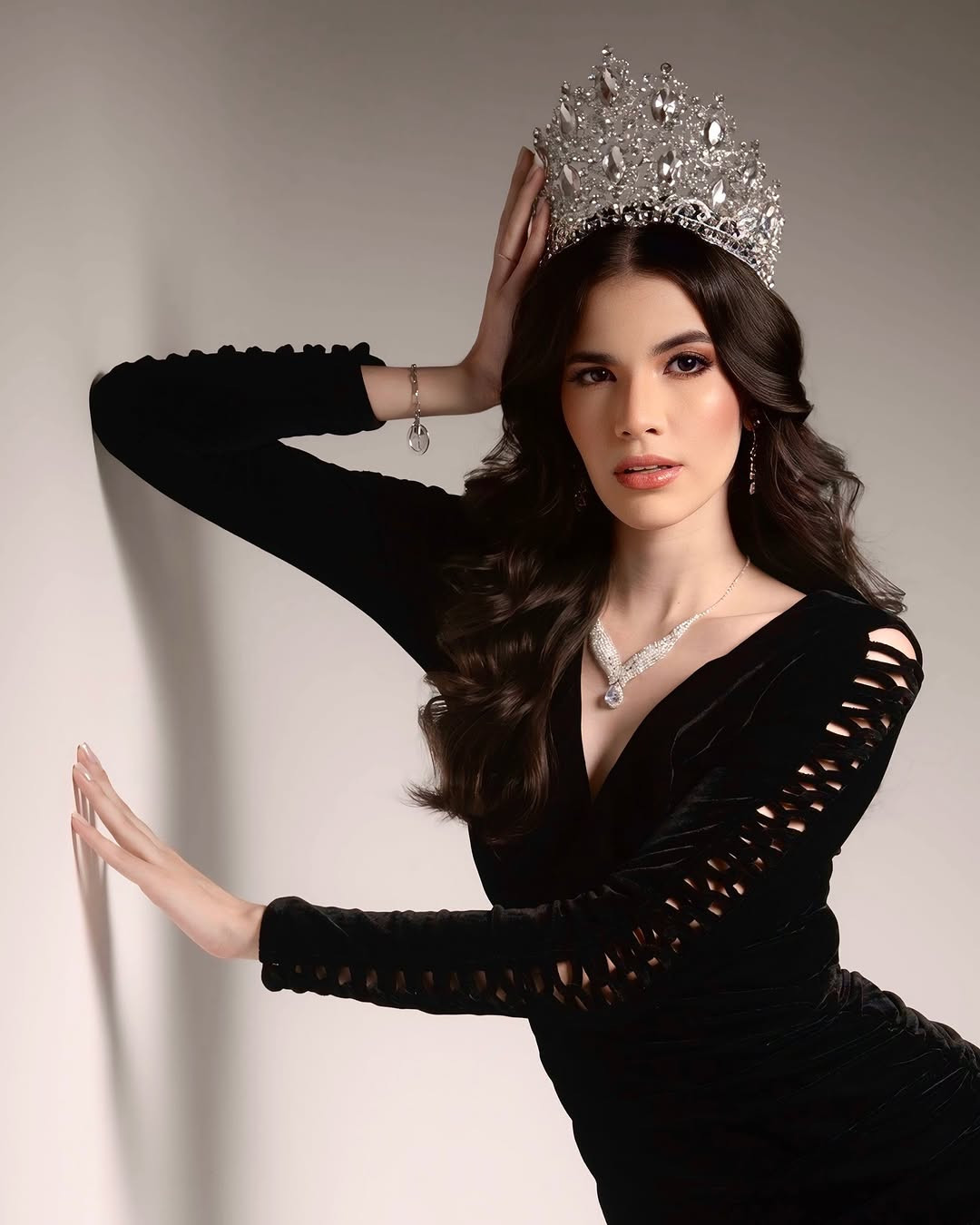 Chiến thắng của Maria Gabriela tại Hoa hậu Hoàn vũ Brazil 2025 tiếp tục gây tranh cãi trên mạng xã hội.