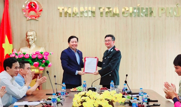 Phó Tổng Thanh tra Dương Quốc Huy trao Quyết định bổ nhiệm Phó Trưởng Ban TCDTW cho ông Phan Thế Sự. Phó Tổng Thanh tra Dương Quốc Huy trao Quyết định bổ nhiệm Phó Trưởng Ban TCDTW cho ông Phan Thế Sự.