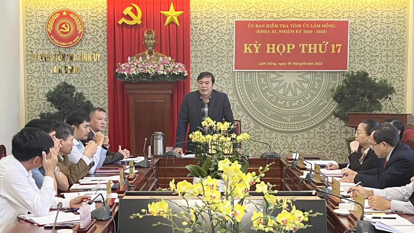 Đồng chí Đặng Đức Hiệp - Ủy viên Ban Thường vụ Tỉnh ủy, Chủ nhiệm Ủy ban Kiểm tra Tỉnh ủy chủ trì Kỳ họp. Ảnh: Chinhphu.vn.