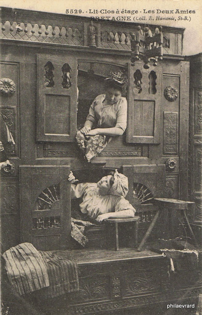 Hình ảnh giường hộp tầng ở châu Âu thế kỷ 20 (Ảnh: Nhà xuất bản Amaury nước Pháp/Sưu tầm: Philaevrard). Hình ảnh giường hộp tầng ở châu Âu thế kỷ 20 (Ảnh: Nhà xuất bản Amaury nước Pháp/Sưu tầm: Philaevrard).