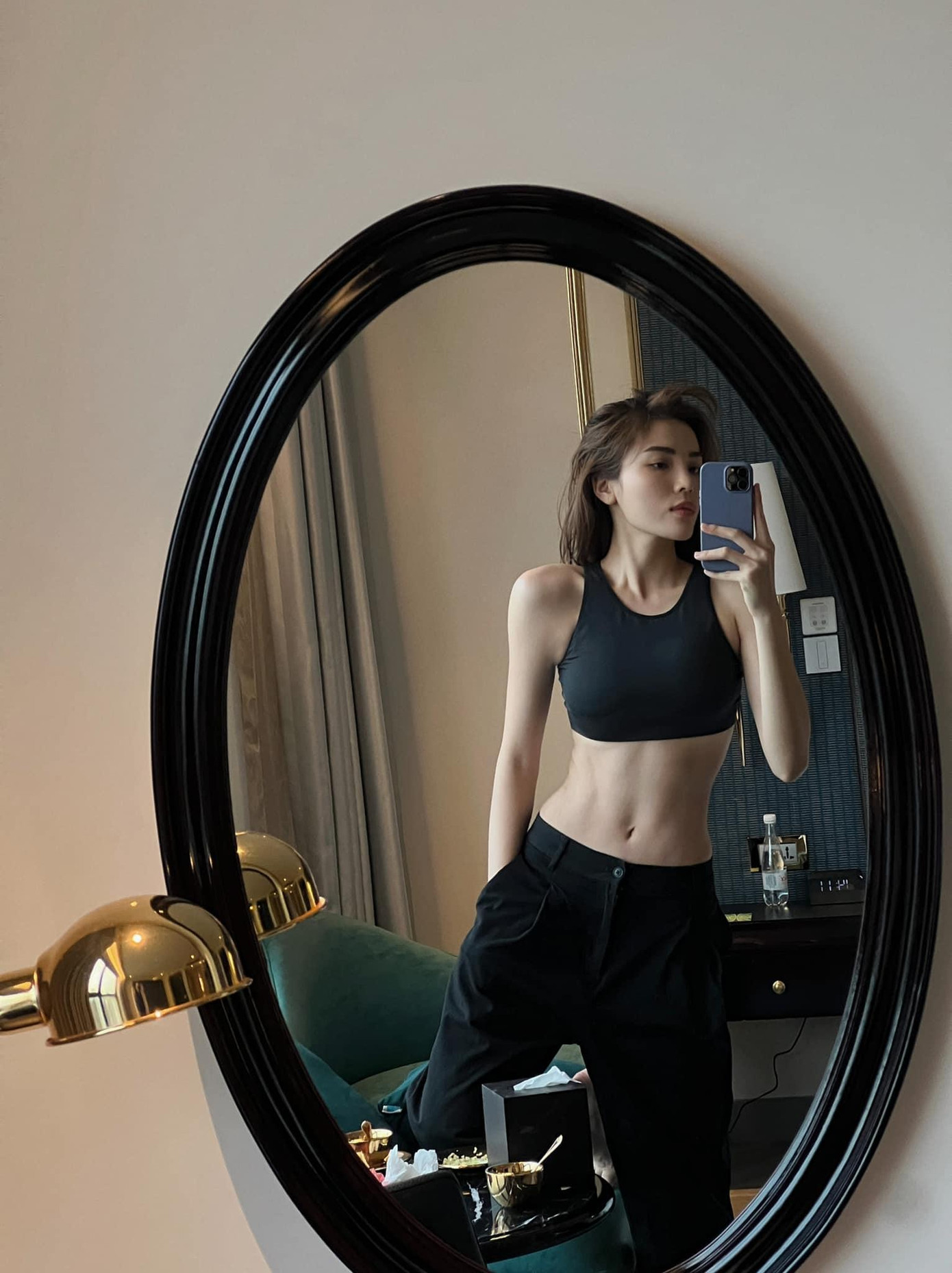 Hoa hậu Kỳ Duyên mặc crop-top khoe eo 'con kiến' nóng bỏng và quyến rũ. Hoa hậu Kỳ Duyên mặc crop-top khoe eo 'con kiến' nóng bỏng và quyến rũ.