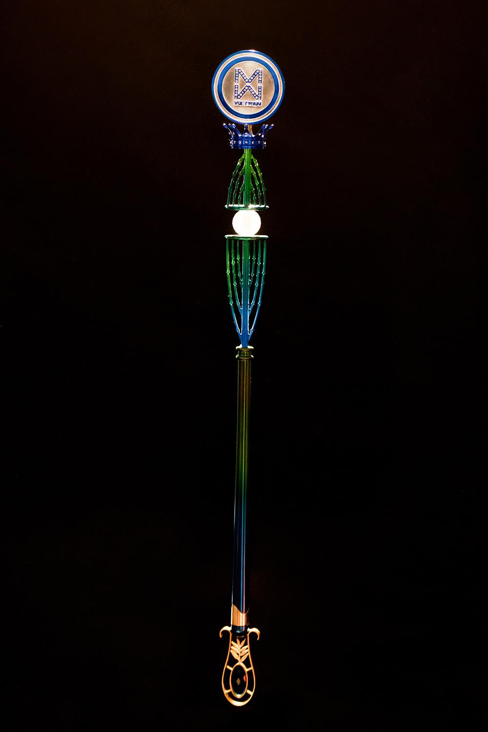 Ghế đăng quang và quyền trượng dành cho Miss World Vietnam 2022.