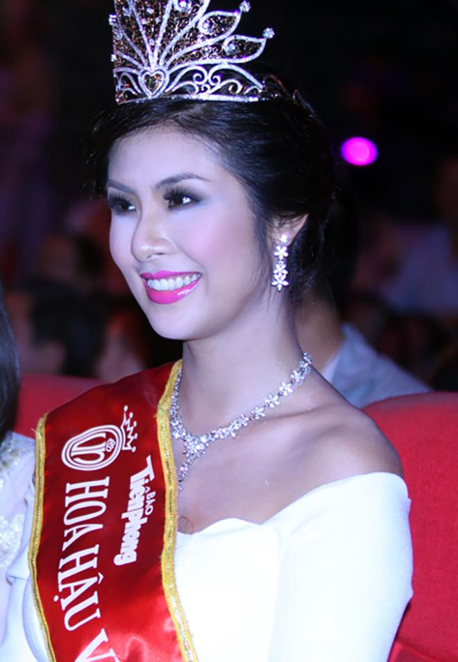 Tham dự đêm chung kết Hoa hậu Việt Nam 2012, Ngọc Hân khoe nhan sắc xinh đẹp, mặn mà sau 2 năm đăng quang.