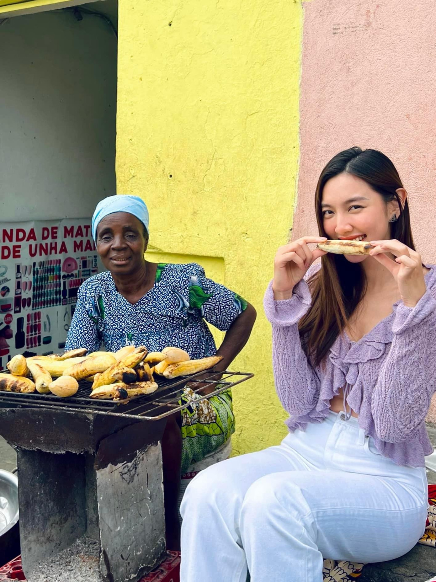 Trang phục rất giản dị, gần gũi với đời thường nhưng vẫn tôn lên được vóc dáng đẹp mắt của Hoa hậu Hòa bình Quốc tế 2021.