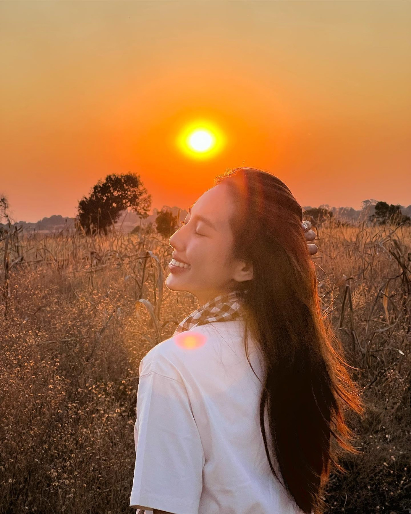 Người đẹp khoe mặt mộc xinh đẹp dưới ánh hoàng hôn của Angola. Người đẹp khoe mặt mộc xinh đẹp dưới ánh hoàng hôn của Angola.