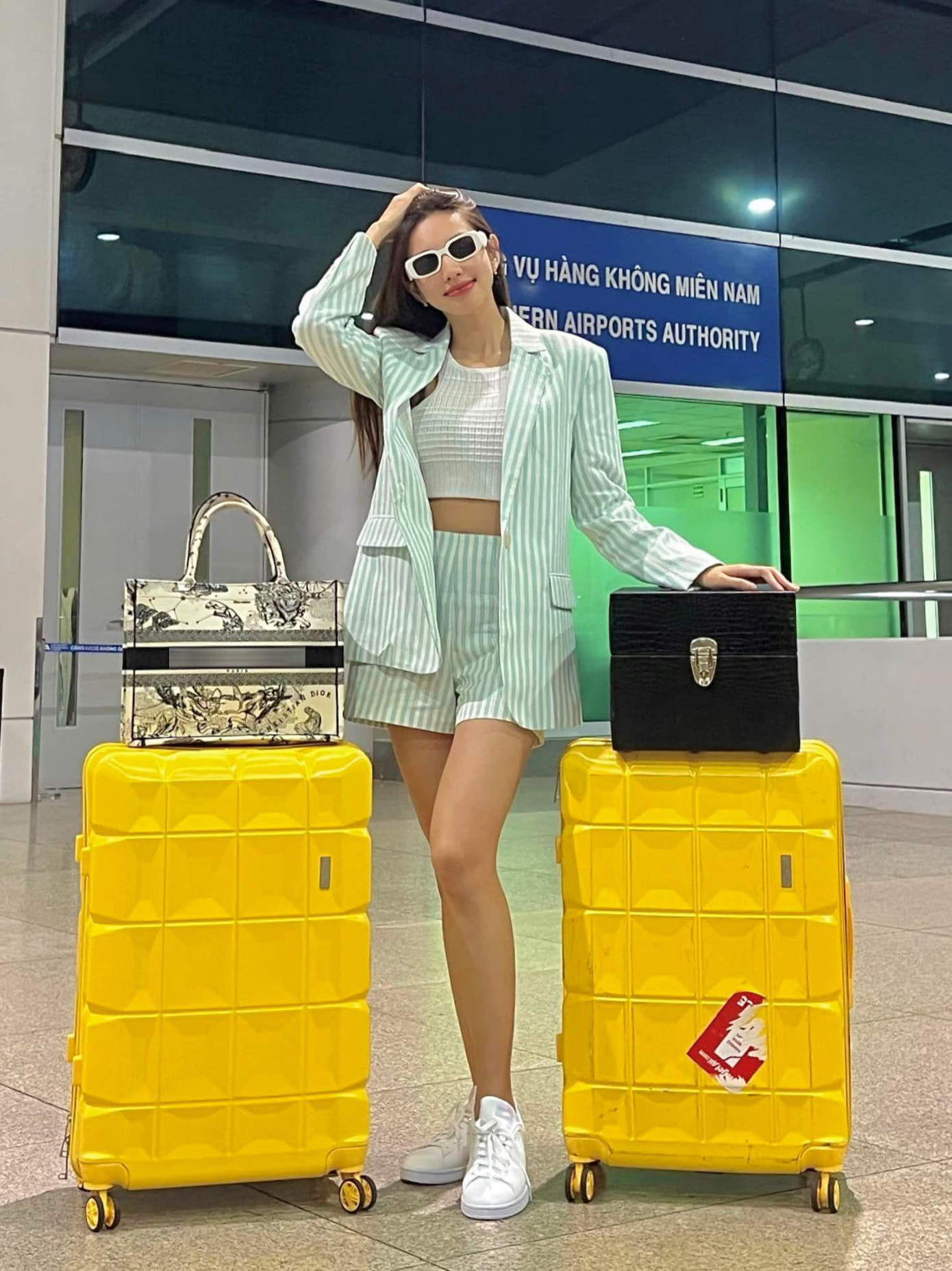 Hoa hậu Thuỳ Tiên bay sang Angola làm từ thiện hôm 8/7.