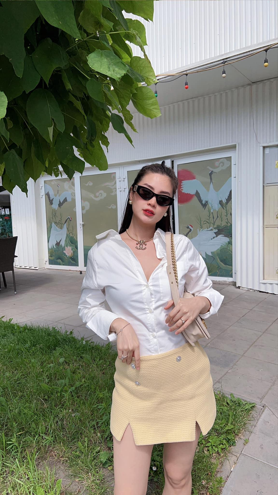 Á hậu Diễm Trang khoe dáng kiêu sa với set đồ thanh lịch, trẻ trung.