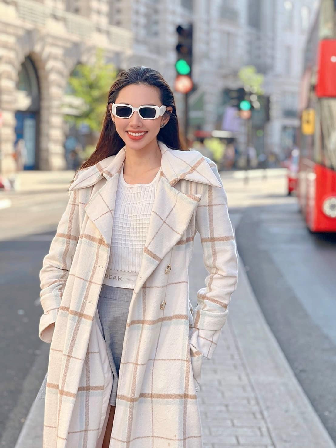 Sau khi kết thúc chuyến từ thiện ở Angola, Hoa hậu Thùy Tiên đã bay sang châu Âu để tiếp tục chuyến công tác của mình. Điểm dừng chân đầu tiên của cô là ở thủ đô London, Anh. Sau khi kết thúc chuyến từ thiện ở Angola, Hoa hậu Thùy Tiên đã bay sang châu Âu để tiếp tục chuyến công tác của mình. Điểm dừng chân đầu tiên của cô là ở thủ đô London, Anh.