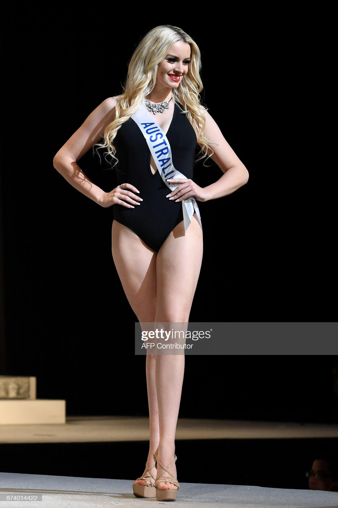 Amber Dew không phải là gương mặt xa lạ trong giới sắc đẹp. Cô từng đại diện nước Úc tham dự cuộc thi Hoa hậu Quốc tế 2017 tổ chức ở Nhật Bản.