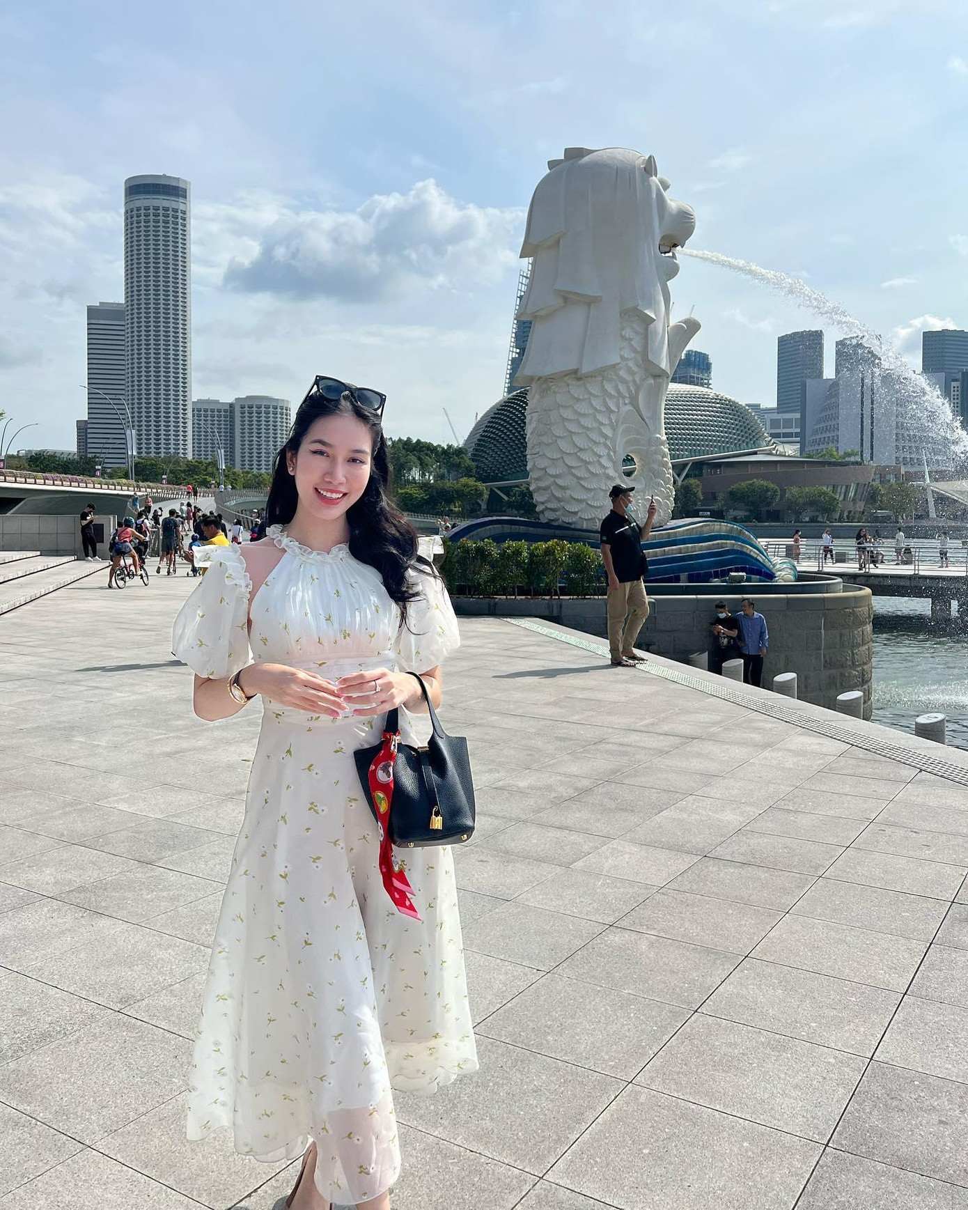 Á hậu Phương Anh khoe dáng xinh đẹp tại đảo quốc sư tử. Á hậu Phương Anh khoe dáng xinh đẹp tại đảo quốc sư tử.