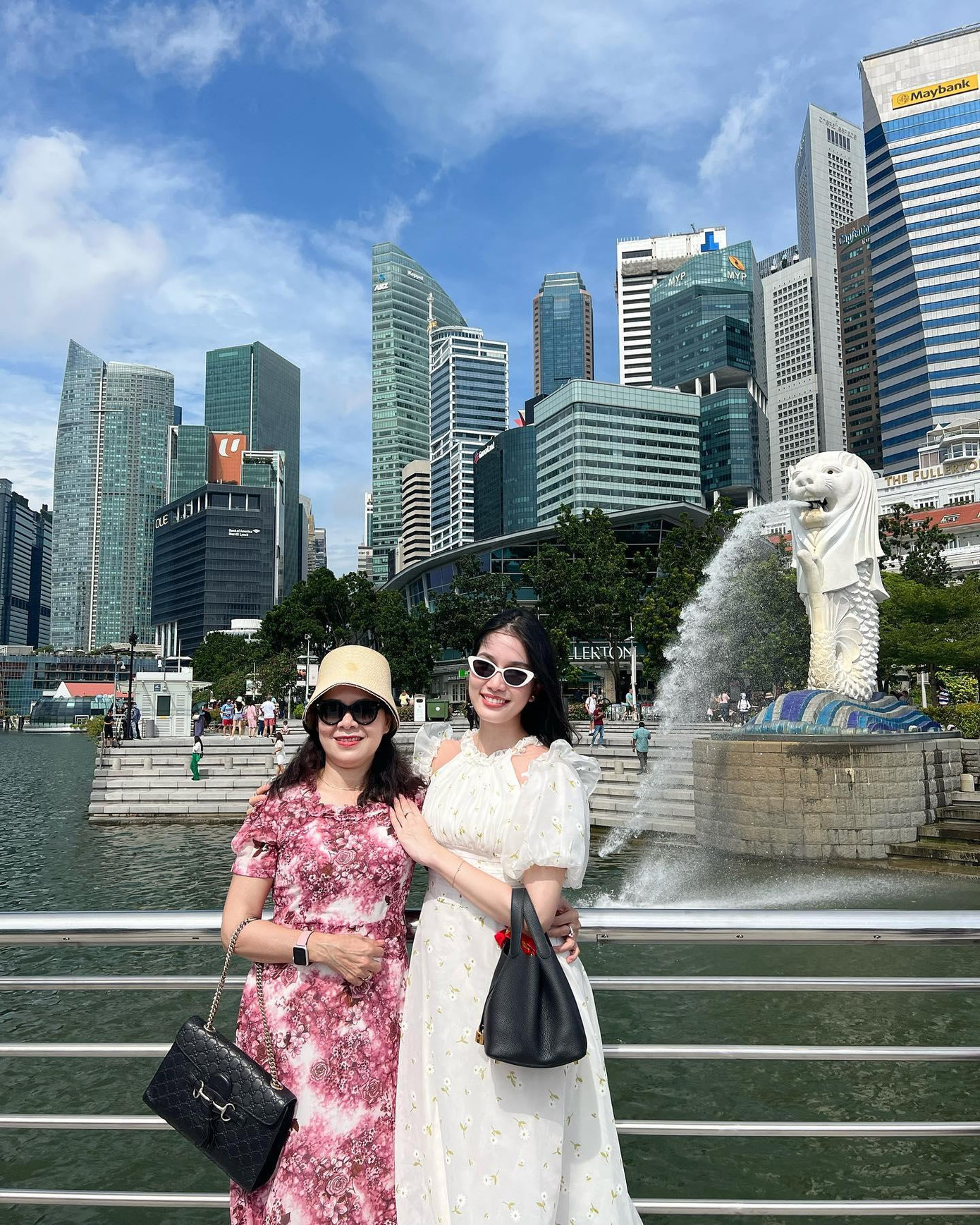 Phương Anh từng nhiều lần đưa mẹ đi du lịch cùng mình. Phương Anh từng nhiều lần đưa mẹ đi du lịch cùng mình.