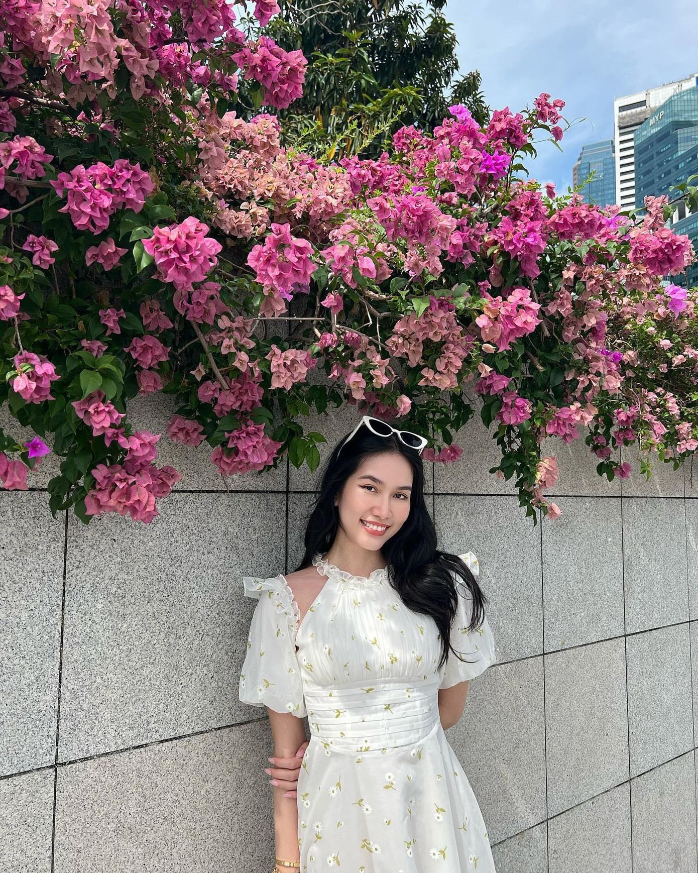 Người đẹp mặc váy áo nhẹ nhàng, nữ tính. Người đẹp mặc váy áo nhẹ nhàng, nữ tính.