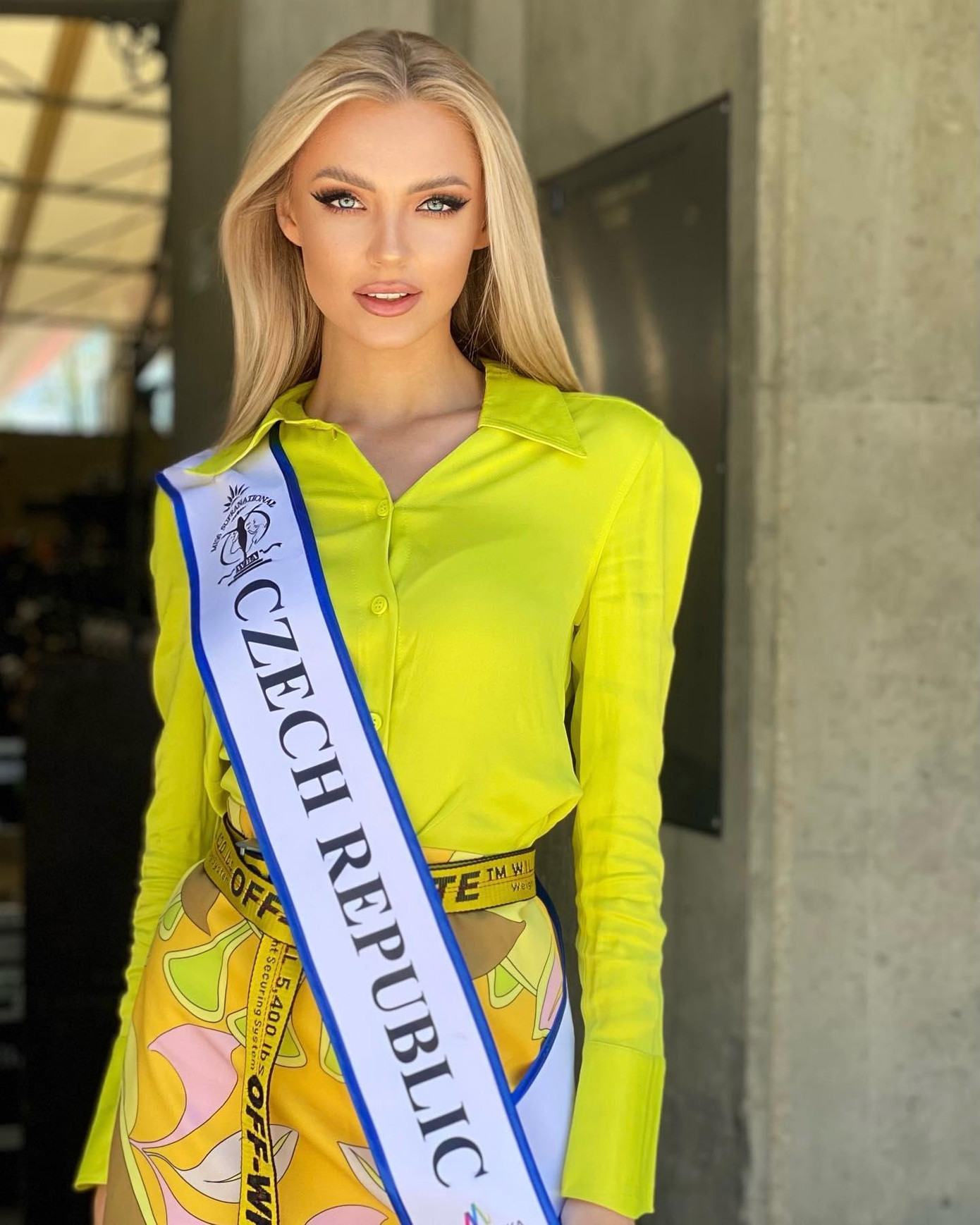 Mỹ nhân tóc vàng đến từ Cộng hòa Séc - Kristýna Malířová được đánh giá là ứng viên nặng ký nhất của khu vực châu Âu tại cuộc thi năm nay. Cô cũng chính là người thắng danh hiệu Supra Model Europe (Châu Âu) ở phần thi Siêu mẫu trước đó.