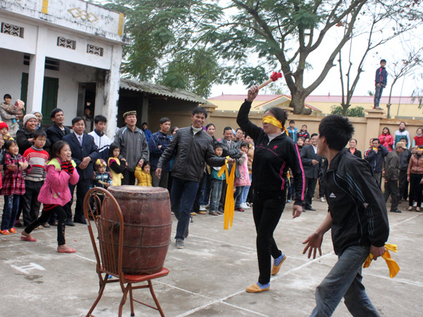 Trò chơi bịt mắt đánh trống 