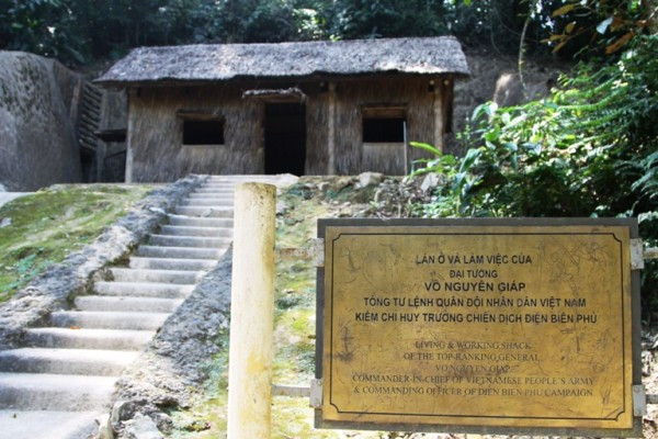 Lán ở và làm việc của Đại tướng Võ Nguyên Giáp