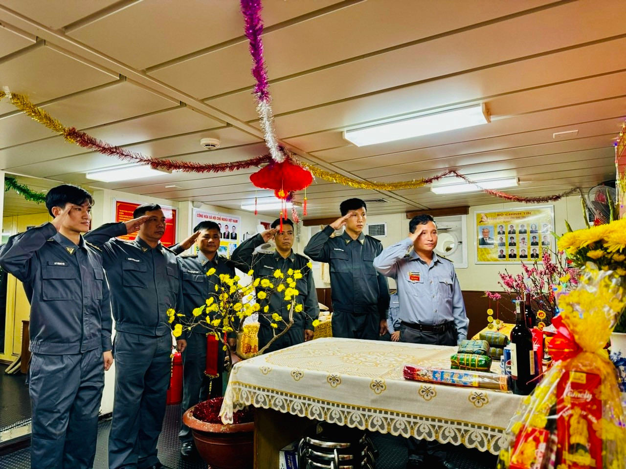 Đón giao thừa giữa đại dương. Đón giao thừa giữa đại dương.