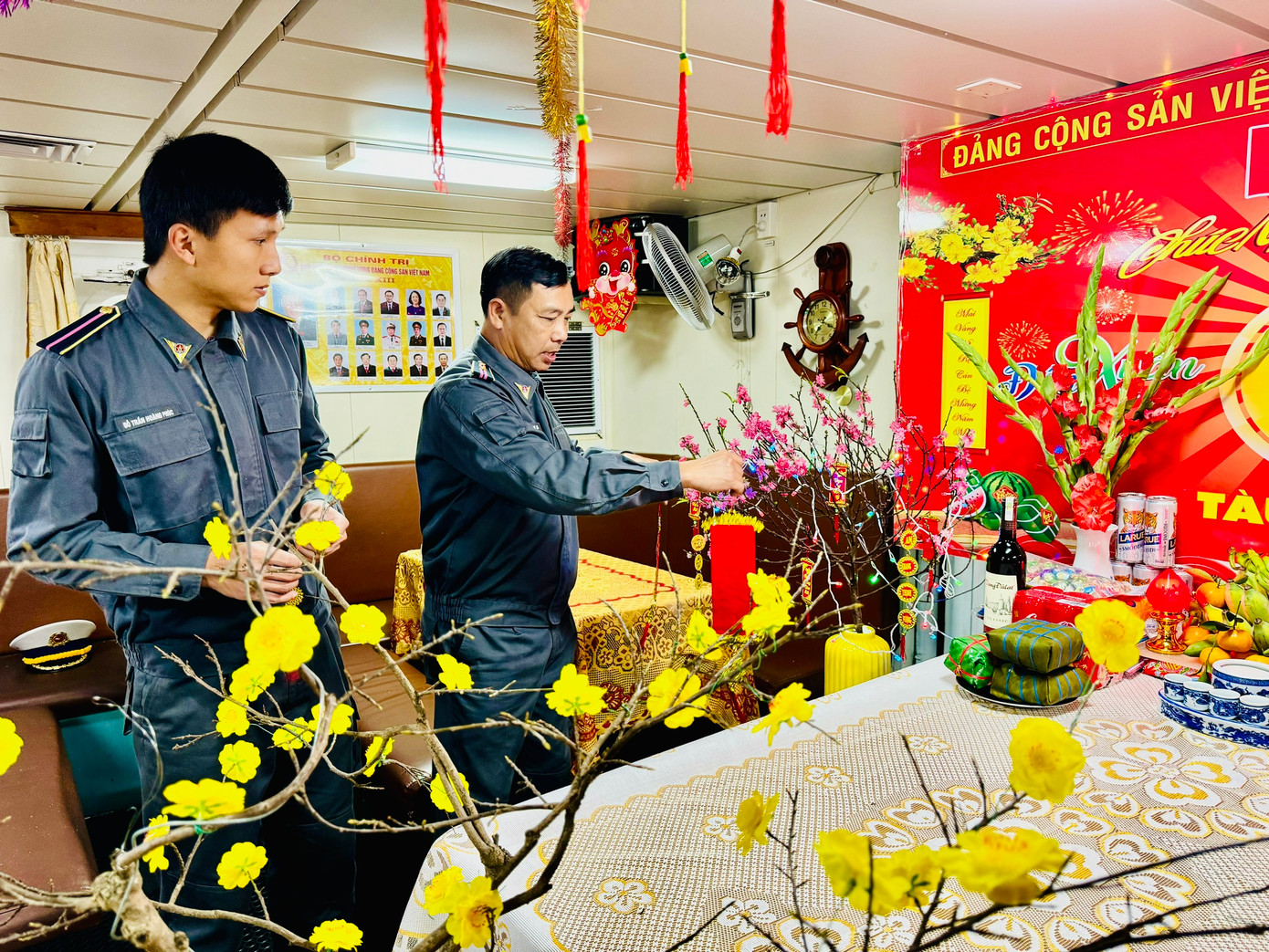 Đón giao thừa giữa đại dương. Đón giao thừa giữa đại dương.